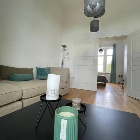 Wohnen Im Schloss - Alter Bahnhof Von 아파트 Kruft