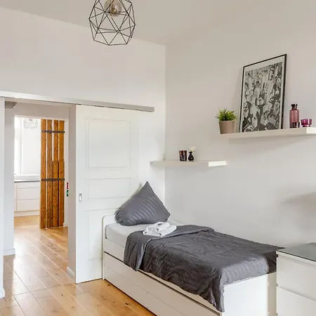 Wohnen Im Schloss - Alter Bahnhof Von 아파트 Kruft