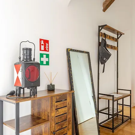 Wohnen Im Schloss - Alter Bahnhof Von 아파트 Kruft