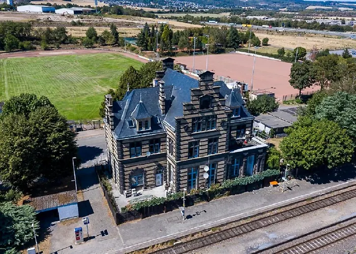 Wohnen Im Schloss - Alter Bahnhof Von Apartment